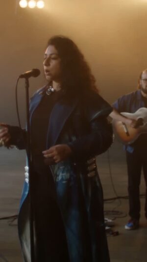 Yasra Rizvi Instagram - To listen to @aroojaftab sing my ghazam was worth staying alive for ❤️ aaye nahi abhi tak! What a strange place life is .. anything can happen .. literally anything! Little did I know 15 years ago when I watched her sing 'aaye na balam' in a youtube video for the first time and fell absolutely in love with her voice that this would/could happen. Well it did 🥂 and I got to witness it :)