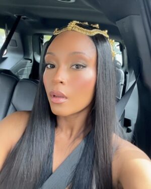 Yaya DaCosta Instagram - Essence Magazine’s Black Women in Hollywood annual awards ceremony felt like a powerful vortex of sisterhood. So grateful.

1. @sterlingpics
2. @nikondon
3. “”
4. “”
5. @sterlingpics
6. “”
7. @cynthiaerivo ‘s speech was a gift.
8. @teyanataylor gave a beautiful toast
9. The Artist said it 💦 
10. @chioma (hair) and @meccadickerson (makeup) getting me right and indulging my shenanigans 
11. Pisces new moon facts @zodi_am 
12. In gorgeous company in @essence ‘s room full of beautiful, exquisitely melanated artists and changemakers. So honored!
13. “Walk!” they demanded 🤣
14. Thank you, Laverne for showing me the nostalgic, epic 1983 jet magazine cover that my look reminded you of. 
15. The Queen iman

Life is short. Wear the crown.