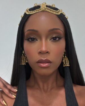 Yaya DaCosta Instagram - Essence Magazine’s Black Women in Hollywood annual awards ceremony felt like a powerful vortex of sisterhood. So grateful.

1. @sterlingpics
2. @nikondon
3. “”
4. “”
5. @sterlingpics
6. “”
7. @cynthiaerivo ‘s speech was a gift.
8. @teyanataylor gave a beautiful toast
9. The Artist said it 💦 
10. @chioma (hair) and @meccadickerson (makeup) getting me right and indulging my shenanigans 
11. Pisces new moon facts @zodi_am 
12. In gorgeous company in @essence ‘s room full of beautiful, exquisitely melanated artists and changemakers. So honored!
13. “Walk!” they demanded 🤣
14. Thank you, Laverne for showing me the nostalgic, epic 1983 jet magazine cover that my look reminded you of. 
15. The Queen iman

Life is short. Wear the crown.