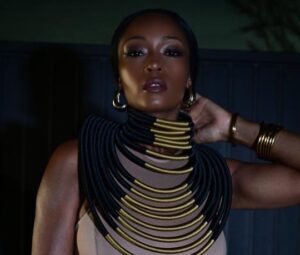 Yaya DaCosta Instagram - Friend: “You look like you’re wearing a neck brace. Where did you get that thing?”
Me: “You can’t get it. You need a prescription.”
@alekseiarcher 
🤣
Thanks for having us, @mptf !!