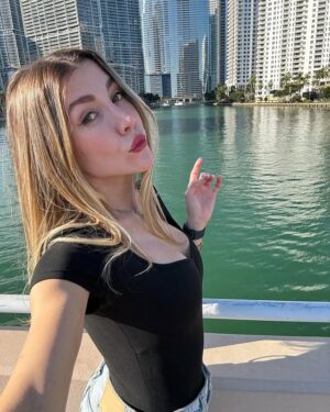 Yelena Maciel Instagram - 💋🖤💋
