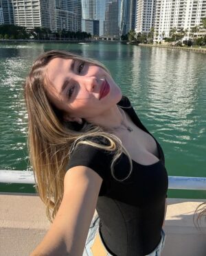 Yelena Maciel Instagram - 💋🖤💋