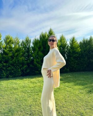 Yildiz Cagri Atiksoy Instagram - Yolu yarıladık kızçem 🥹🧿
Allah’ıma şükürler olsun 🙏🏻 
Tek temennim sağlıkla ve vakti geldiğinde seni kucağıma alabilmek 🤍 
Dualarınıza her zaman ihtiyacımız var 🌸🧿 şimdiden çok teşekkür ederiz 🥰
Babamızın gözünden Biz .. 📸 @brkokty23 🤍