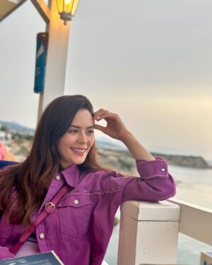 Yildiz Cagri Atiksoy Instagram - 🙋🏻‍♀️💜🦄
