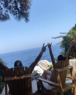 Yildiz Cagri Atiksoy Instagram - İyi ki kaderim sensin sevgili .. 🪞Yazana şükürler olsun .. 
her geçen gün.. ilk günümüz olsun.. 
Yüreğinde bir ömür taşıdığın an.. dilerim 🙏🏻 Balkondaki kapşonlu kız.. 💫
Sana can, bana nefes olan günümüz kutlu olsun .. her gün yeniden doğalım birlikte 🤍 #letskeephavingfun 🪐 #sonsuzluğumuzbirolsunsevgilim #iyikibiz 🦉🌕 @brkokty23