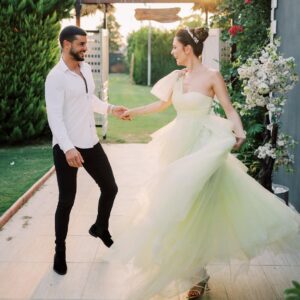 Yildiz Cagri Atiksoy Instagram - Canım tuvana_buyukcinar maisona46 
bana, kendimi prenses gibi hissettirdiğiniz için teşekkür ederim .. elbisemle aşk yaşadım 💛
Styling / canım ibrahimduman.id 💫🧿