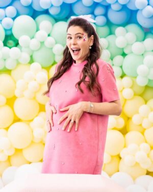 Yildiz Cagri Atiksoy Instagram - Hesabım bir süre rengarenk olacak 
🌈🦄🌈 🦄🌈🦄🌈🦄🌈 #30 🧿🤰🏻
Paylaşmak istediğim o kadar çok fotoğraf  var ki 🤩