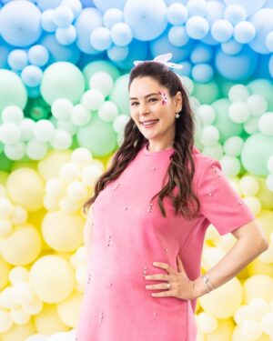 Yildiz Cagri Atiksoy Instagram - Hesabım bir süre rengarenk olacak 
🌈🦄🌈 🦄🌈🦄🌈🦄🌈 #30 🧿🤰🏻
Paylaşmak istediğim o kadar çok fotoğraf  var ki 🤩