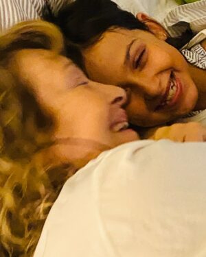 Yolanda Ventura Instagram - Nosotras … MUJERES 💜💜💜💛💜💜💜 #yolandaventura #fichaamarilla #mujer #diadelamujer #8M