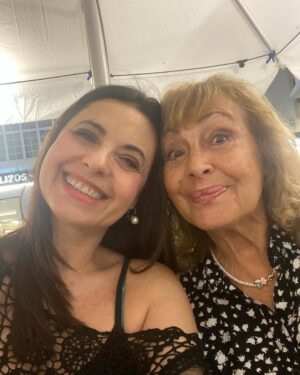 Yolanda Ventura Instagram - Nosotras … MUJERES 💜💜💜💛💜💜💜 #yolandaventura #fichaamarilla #mujer #diadelamujer #8M