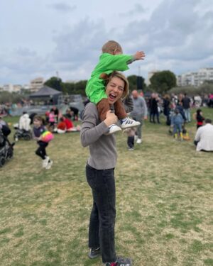 Youlika Skafida Instagram - Καλή Σαρακοστή!
Και μια ευχή 
Καμία άδεια αγκαλιά ξανά
Κανένα παιδί να μην κοιτάζει τον χαρταετό από ψηλά.