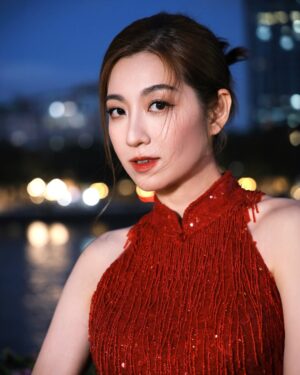Yoyo Chen Instagram - 大年初一，同大家拜年啦！
🐍🐍㊗️🍊🍊
祝大家
蛇年大吉，福壽安康！
蛇來運轉，事事順心！
金蛇獻瑞，幸福滿門！
蛇行天下，好運連連！
福蛇迎春，萬事如意！
龍蛇共舞，財運亨通！
金蛇獻瑞，財源滾滾！
蛇步生風，步步高升！
🥳🥳🍊🍊💰💰

#loveyo
#大年初一
#新年快樂
#蛇年行大運