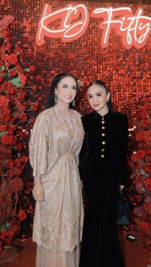Yuni Shara Instagram - .
Selamat Limapuluh Tahun adikku @krisdayantilemos 🎂🌺
Doa terbaik dari ku..🤍✨

#bdaydinner #krisdayanti #kd50 #240325