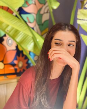 Zainab Shabbir Instagram - Here's to another trip around the sun 🔆🎁

Thankyou everyone for all the birthday wishes and blessings. ♥️

.
.
.
.
.
👕 @brands4youpk2.0