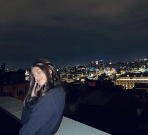 Zainab Shabbir Instagram - Hi December 
You are the last one 
so be the best one .. 🐾🌃