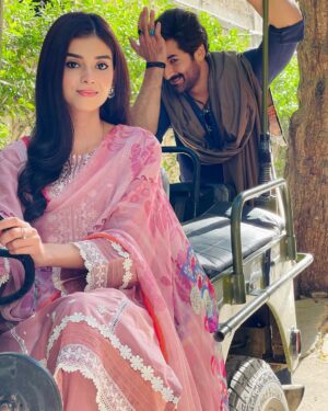 Zainab Shabbir Instagram - Tonighttttt 🌟
#fareb 

@humtvpakistanofficial 
@moomal_productions_official 
@mohsin.talat 

.
.

Wearing @shopaddee