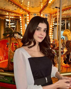Zainab Shabbir Instagram - I'm on a Merry-go-round,
Going Around ... 🎠💎

.
.
.
.
.
.
.
.
.
.
.
.
.
.
.
.
.
.
.
.
Outfit by @parien_house 
🩰 @blackbeiger