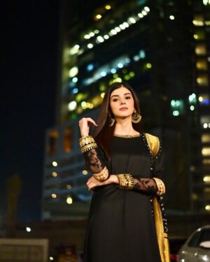 Zainab Shabbir Instagram - ✨🖤✨

.
.
.
.
.

In @minahasanofficial 

📸 @hbnphotographer