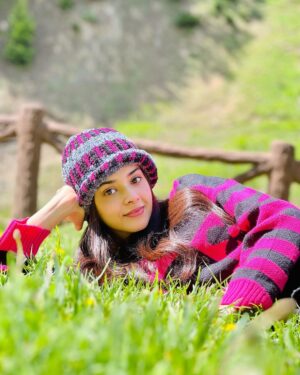 Zainab Shabbir Instagram - Look deep into nature and
Then you will understand everything better 🏡🍃