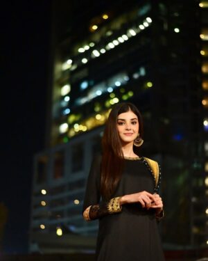Zainab Shabbir Instagram - ✨🖤✨

.
.
.
.
.

In @minahasanofficial 

📸 @hbnphotographer