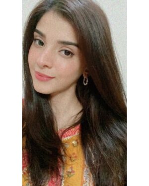 Zainab Shabbir Instagram - The moment u stop chasing things that aren't meant for u,
the right things will find you 
Have trust and have faith 🫶🏻✨

#selfiesession