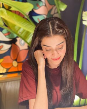 Zainab Shabbir Instagram - Here's to another trip around the sun 🔆🎁

Thankyou everyone for all the birthday wishes and blessings. ♥️

.
.
.
.
.
👕 @brands4youpk2.0
