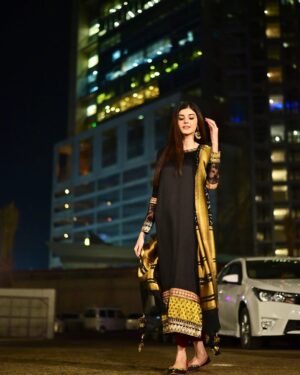 Zainab Shabbir Instagram - ✨🖤✨

.
.
.
.
.

In @minahasanofficial 

📸 @hbnphotographer