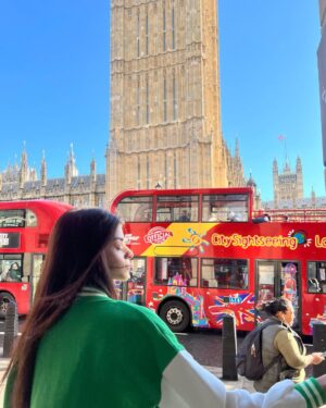 Zainab Shabbir Instagram - City sightseeing 🎡🔆🌈

Wasn't sure to post so many clicks but couldn't narrow it down to just a few 🤷🏻‍♀️

#londoneye #bigben #travelinspo #love