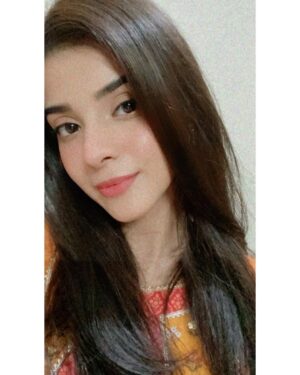 Zainab Shabbir Instagram - The moment u stop chasing things that aren't meant for u,
the right things will find you 
Have trust and have faith 🫶🏻✨

#selfiesession