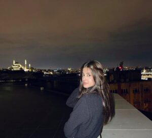 Zainab Shabbir Instagram - Hi December 
You are the last one 
so be the best one .. 🐾🌃