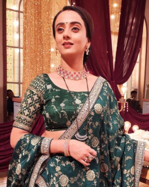Zalak Desai Instagram - 💚💚💚💚M E H E N D I💚💚💚💚

📸 & Hairstylist: @its.alvina_ 

#MehendiLook#KhyatiKothari#Anupamaa#Grateful#Blessed