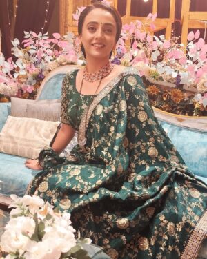 Zalak Desai Instagram - 💚💚💚💚M E H E N D I💚💚💚💚

📸 & Hairstylist: @its.alvina_ 

#MehendiLook#KhyatiKothari#Anupamaa#Grateful#Blessed