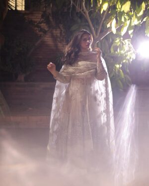 Zara Noor Abbas Instagram - ♓️ season has begun. 

👗 @waniyabymehrazam 
💄 @shaheen.h786 
📸 @rehanmithanii