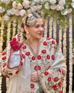 Zara Noor Abbas Instagram - Dulhay ki behn 🤍🥰🎷🎉

@hussainrehar.official 
@stylebyhassan 
@opalbymadihaihsan