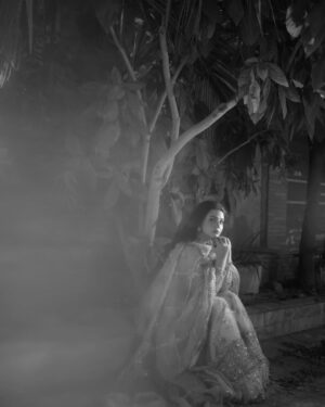 Zara Noor Abbas Instagram - ♓️ season has begun. 

👗 @waniyabymehrazam 
💄 @shaheen.h786 
📸 @rehanmithanii