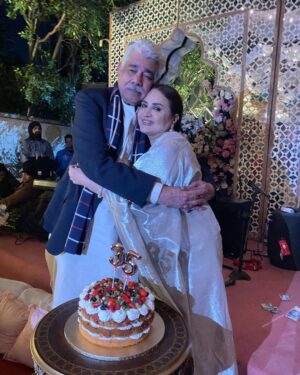 Zara Noor Abbas Instagram - O humnava… 
I love you amma baba ⭐️🫀🫶🏻😭 
Happy Anniversary to you both and May you stick together like this for countless years ahead. Ameen.