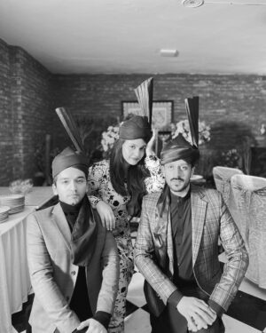 Zara Noor Abbas Instagram - O humnava… 
I love you amma baba ⭐️🫀🫶🏻😭 
Happy Anniversary to you both and May you stick together like this for countless years ahead. Ameen.