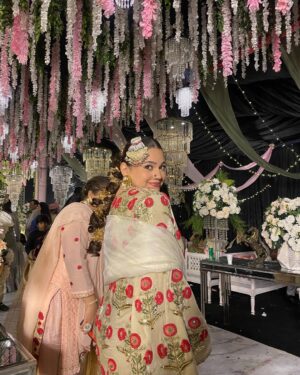 Zara Noor Abbas Instagram - Dulhay ki behn 🤍🥰🎷🎉

@hussainrehar.official 
@stylebyhassan 
@opalbymadihaihsan