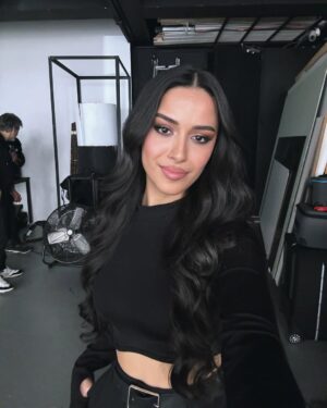Zeliha Kendirci Instagram - Efenimmm bugün hem hocamın doğum günü hem de hocamla ilk düetim çıktııııııı ay ay💃🏽🥳
#meleklerimzatopluyor