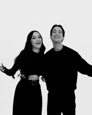 Zeliha Kendirci Instagram - Efenimmm bugün hem hocamın doğum günü hem de hocamla ilk düetim çıktııııııı ay ay💃🏽🥳
#meleklerimzatopluyor