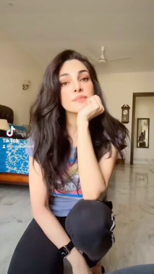 Zhalay Sarhadi Instagram - Limited talents 💪🏼

What will you do? 

#talentswag #moneymindset #zhalay #zhalaysarhadi #reelsvideo