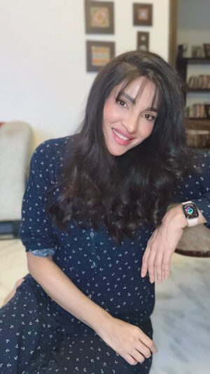 Zhalay Sarhadi Instagram - When I miss my husband… after he has just left the house for work! Yep I be clingy that way! Sue me! 

@instaaamir sorry sometimes I want to do PDA through reels 

#saymashallah #lovemusic #zhalay #zhalaysarhadi #husbandlove
