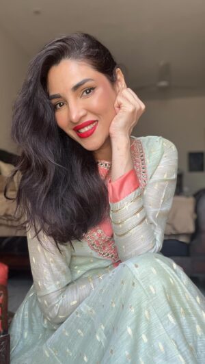 Zhalay Sarhadi Instagram - Telling Sharma jee how it is… 

👗 @tabassum_pk 

#reels #funnydialogue #zhalay #zhalaysarhadi #tiktokmemes