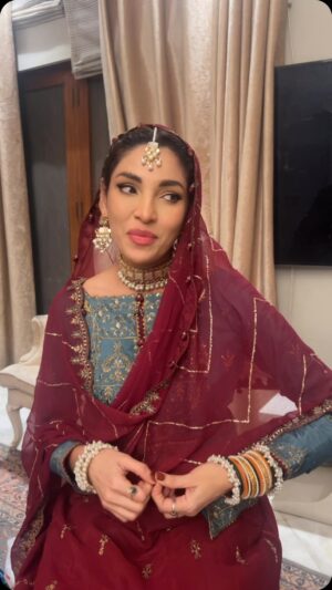 Zhalay Sarhadi Instagram - When accents are not my thing.. at all! 

👗 @asimjofa 
Bangles @sara.fatima1993 

#funnyvideos #reelsvideo #zhalay #zhalaysarhadi #filmidialogues