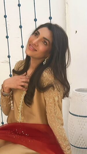 Zhalay Sarhadi Instagram - Halwa is the best 
✨💖 

@themakeuploftbyws 
@afshyns @razajaffriofficial 
@mehvish__ghuri 

#fashionista #fashionshoot #zhalay #zhalaysarhadi #localbrand