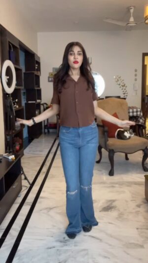 Zhalay Sarhadi Instagram - This trend’s craze has taken over the internet!!! 

P.s I dance for myself and for my own creative release. Move along if you are bothered by my content 🙏

#aptaptsong #rosé #brunomars #zhalay #zhalaysarhadi
