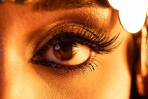 Zhalay Sarhadi Instagram - Eye of Sudan 🇸🇩

The strength of the Sudanese people shines through their gaze, each look telling a story of profound resilience. These eyes speak to the world, knowing we are watching as they endure immense hardship, yet standing firm in truth. In their eyes, we see a people who refuse to be broken, a dignified spirit that holds both a quiet strength and an unwavering commitment to justice.

In those eyes lie generations of wisdom and resilience, formed in the fires of hardship and unified by a shared vision of hope. They do not merely endure; they carry with them a powerful legacy. Each glance is a reminder that their struggle is not one of surrender but of determination, a call for justice that cannot be silenced.

Let us keep our eyes on Sudan, amplifying their stories and bearing witness to the resilience that defines them. Their courage demands our attention and solidarity.

Help this content reach more people by sharing it and following the creator’s account, @moamenghanim

عين السودان 🇸🇩
 
تتألق قوة الشعب السوداني في نظراتهم، فكل نظرة تروي حكاية صمود عميق. هذه العيون تخاطب العالم، عارفة أننا نراقبهم بينما يتحملون المصاعب الجسيمة، ومع ذلك يثبتون على الحق. في عيونهم نرى شعبًا يرفض الانكسار، روحًا كريمة تجمع بين قوة هادئة والتزامًا راسخًا بالعدالة
 
تتجلى في هذه العيون أجيال من الحكمة والصمود، صُقلت في محن الحياة ووُحِدت برؤية مشتركة للأمل. لا يقتصر دورهم على التحمل فقط؛ بل يحملون إرثًا قويًا. كل نظرة تذكرنا بأن نضالهم ليس استسلامًا، بل إصرارًا، ونداءً للعدالة لا يمكن إسكاتُه
 
لنبقِ أعيننا على السودان، لننشر قصصهم ونشهد على الصمود الذي يُعرّفهم. شجاعتهم تتطلب منا الانتباه والتضامن

ساعد هذا المحتوى في الوصول إلى المزيد من الناس من خلال مشاركته ومتابعة حساب
 @moamenghanim

Credit:
Cast: @itsarwaahmed 
Director, Writer, Producer, DOP, Gaffer, Editor: @moamenghanim 
Stylist: @rawaadel
Makeup artist: @makeupbymaab 
PA, BTS: @janaislam___ 
1st AD, BTS: @murielletannous 
Special thanks: @almayassabnthamad @khalifa_photo @maryamwb @tasweer.qa @dohafirestation @qatarmuseums for supporting this project
#sudan #savesudan #sudanmatters #sudanwomen