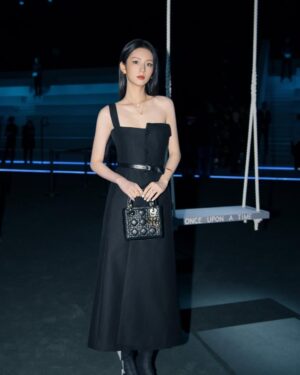 Zhou Ye Instagram - 😉@dior

#dior #DiorAW25