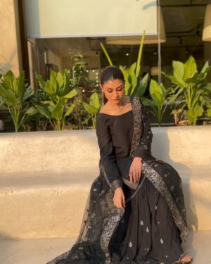 Zoya Nasir Instagram - Trust the process. Make it fun. 

@erumkhancouture 
@nabila_salon 
@esfirjewels 

#zoyanasir #kaffara #noorjahan #pakistaniactress #pakistanicelebrities #pakistanidramas #pakistanidramaactors