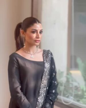 Zoya Nasir Instagram - Trust the process. Make it fun. 

@erumkhancouture 
@nabila_salon 
@esfirjewels 

#zoyanasir #kaffara #noorjahan #pakistaniactress #pakistanicelebrities #pakistanidramas #pakistanidramaactors